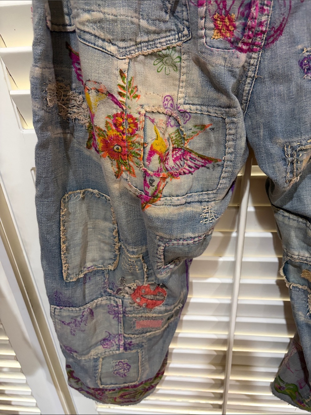 Magnolia Pearl Embroidered Denim Jeans with Floral and Other Cool Accents! NWT - Picture 7 of 9